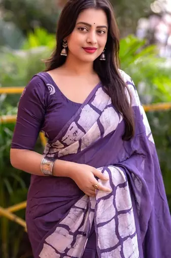 Printed floral ethnic motifs linen digital saree with blouse piece