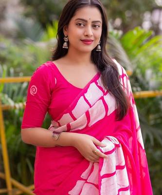 Printed floral ethnic motifs linen digital saree with blouse piece 2