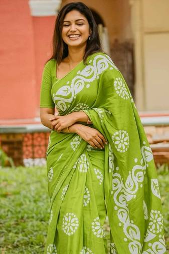 Printed floral ethnic motifs linen digital saree with blouse piece