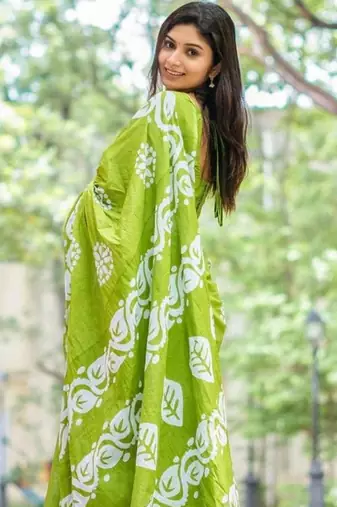 Printed floral ethnic motifs linen digital saree with blouse piece