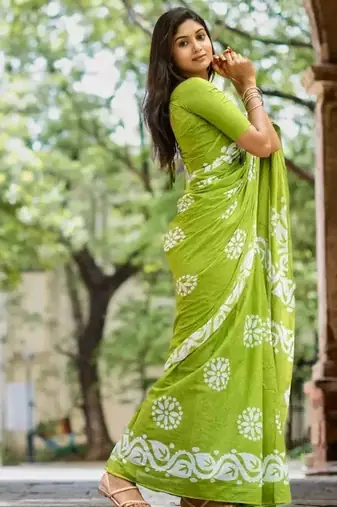 Printed floral ethnic motifs linen digital saree with blouse piece