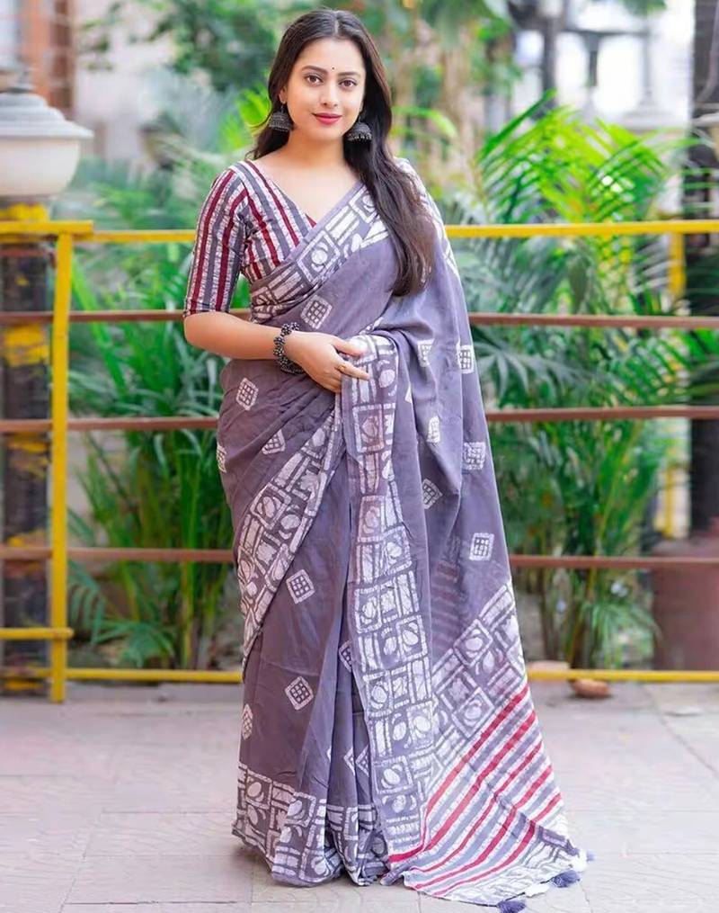 Printed floral ethnic motifs linen digital saree with blouse piece
