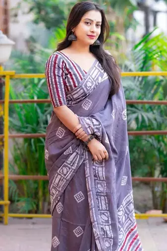 Printed floral ethnic motifs linen digital saree with blouse piece