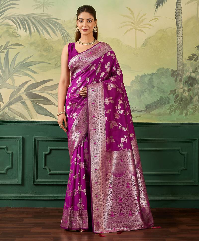 Woven design floral zari silk blend handloom banarasi saree with blouse piece