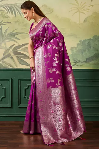 Woven design floral zari silk blend handloom banarasi saree with blouse piece