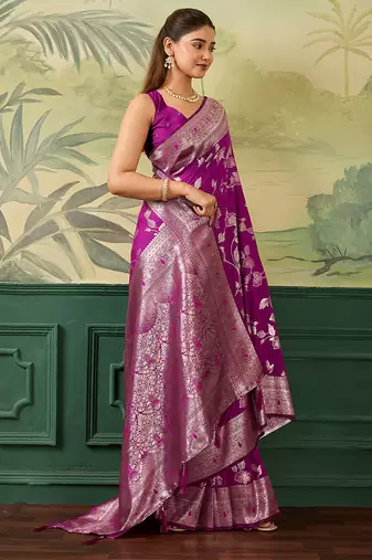 Woven design floral zari silk blend handloom banarasi saree with blouse piece