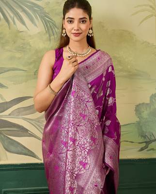 Woven design floral zari silk blend handloom banarasi saree with blouse piece 5