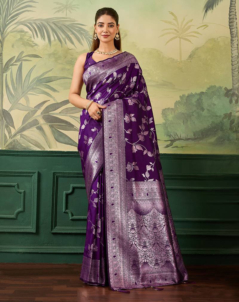 Woven design floral zari silk blend handloom banarasi saree with blouse piece