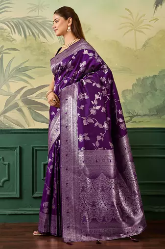 Woven design floral zari silk blend handloom banarasi saree with blouse piece