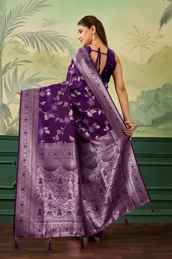 Woven design floral zari silk blend handloom banarasi saree with blouse piece