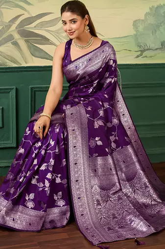 Woven design floral zari silk blend handloom banarasi saree with blouse piece