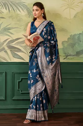 Woven design floral zari silk blend handloom banarasi saree with blouse piece