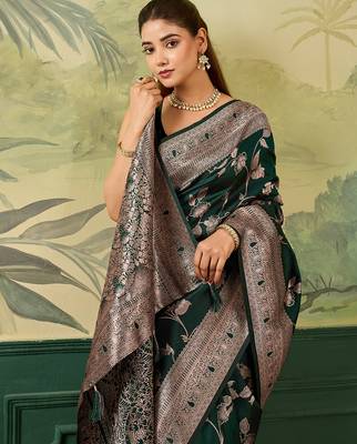 Woven design floral zari silk blend handloom banarasi saree with blouse piece 5