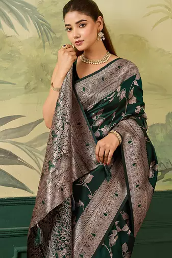 Woven design floral zari silk blend handloom banarasi saree with blouse piece