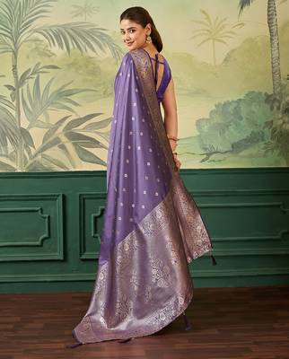 Woven design zari silk blend handloom banarasi saree with blouse piece 3