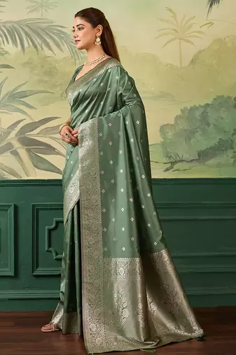 Woven design zari silk blend handloom banarasi saree with blouse piece