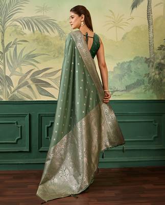 Woven design zari silk blend handloom banarasi saree with blouse piece 3