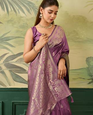 Woven design zari silk blend handloom banarasi saree with blouse piece 5