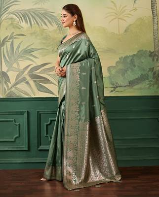 Woven design zari silk blend handloom banarasi saree with blouse piece 2