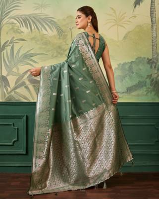 Woven design zari silk blend handloom banarasi saree with blouse piece 3