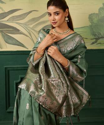Woven design zari silk blend handloom banarasi saree with blouse piece 5