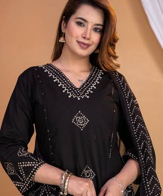 Black bandhani printed mirror work cotton kurta set with pant & dupatta 4