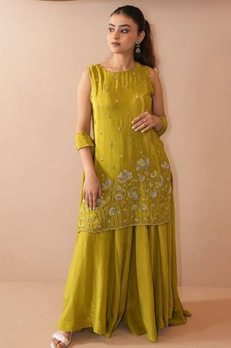 Women floral embroidered regular sequinned silk crepe kurta with sharara & with dupatta