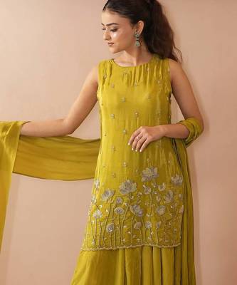 Women floral embroidered regular sequinned silk crepe kurta with sharara & with dupatta 3