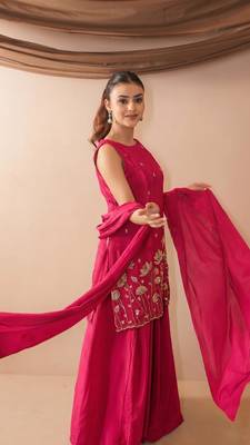 Women floral embroidered regular sequinned silk crepe kurta with sharara & with dupatta 3