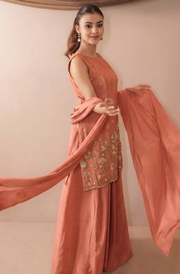 Women floral embroidered regular sequinned silk crepe kurta with sharara & with dupatta 2