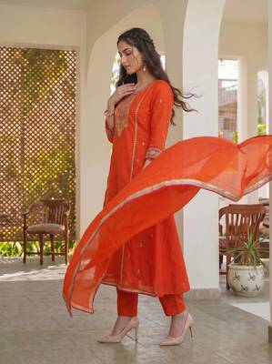Women ethnic motifs embroidered regular thread work kurta with trousers & with dupatta 4