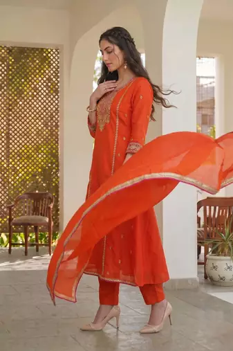 Women ethnic motifs embroidered regular thread work kurta with trousers & with dupatta