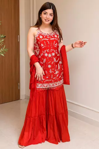Women floral embroidered regular thread work kurta with sharara & with dupatta