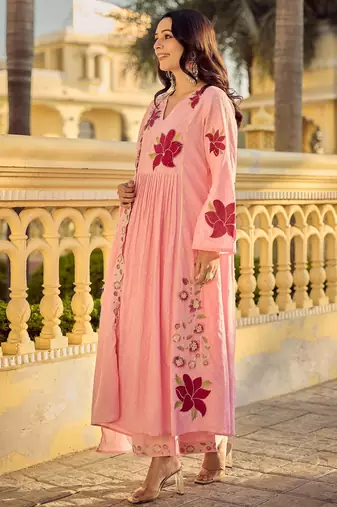 Women floral embroidered regular thread work kurta with trousers & with dupatta