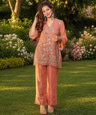 Women ethnic motifs embroidered regular thread work kurta with palazzo 1