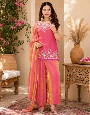 Women ethnic motifs embroidered regular thread work kurta with palazzo & with dupatta 2