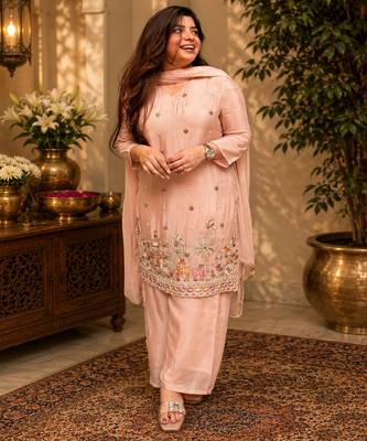Women ethnic motifs embroidered regular thread work kurta with palazzo & with dupatta 3