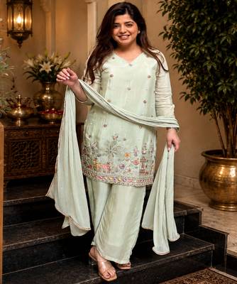 Women ethnic motifs embroidered regular thread work kurta with palazzo & with dupatta 2