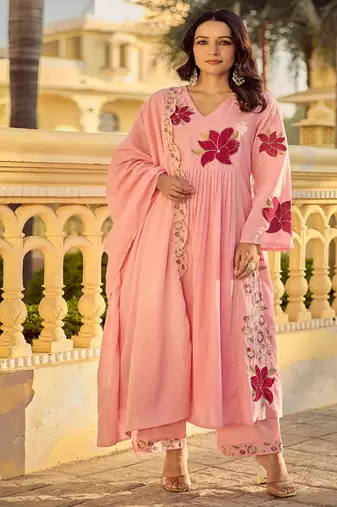 Women floral embroidered regular thread work kurta with trousers & with dupatta