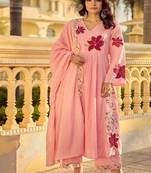 Women floral embroidered regular thread work kurta with trousers & with dupatta