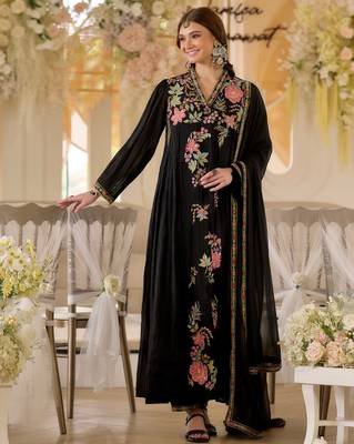 Women floral embroidered empire thread work kurta with palazzo & with dupatta 4