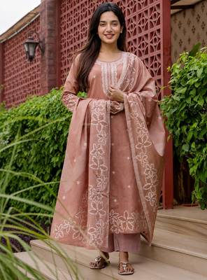 Crtx light maroon jaquard pure cotton kurti with dupatta and pant 1