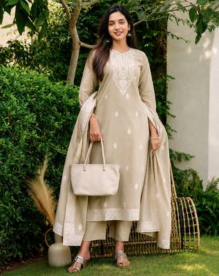 Crtx chiku brown jaquard pure cotton kurti with dupatta and pant 1