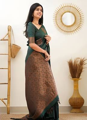 faux Kanjivaram banarasi jacquard silk blend saree with unstiched blouse piece 5