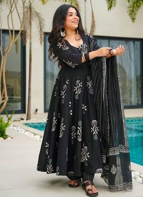 Festive wear black ethnic print mal cotton kurta palazzo set for women 2