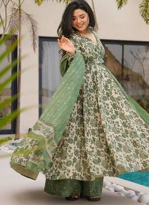 Women's cream & green floral printed mul cotton anarkali kurta set with palazzo and dupatta 3