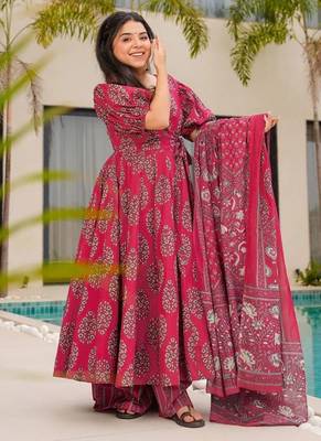 Rani pink floral printed mul cotton a-line kurta set with palazzo and dupatta for women 1