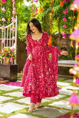 Festive wear rani pink printed pure muslin kurta palazzo set for women 1