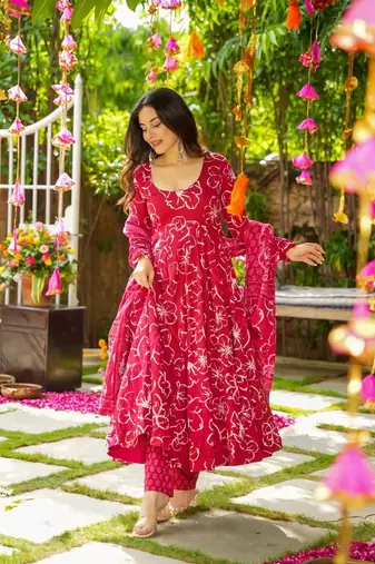 Festive wear rani pink printed pure muslin kurta palazzo set for women