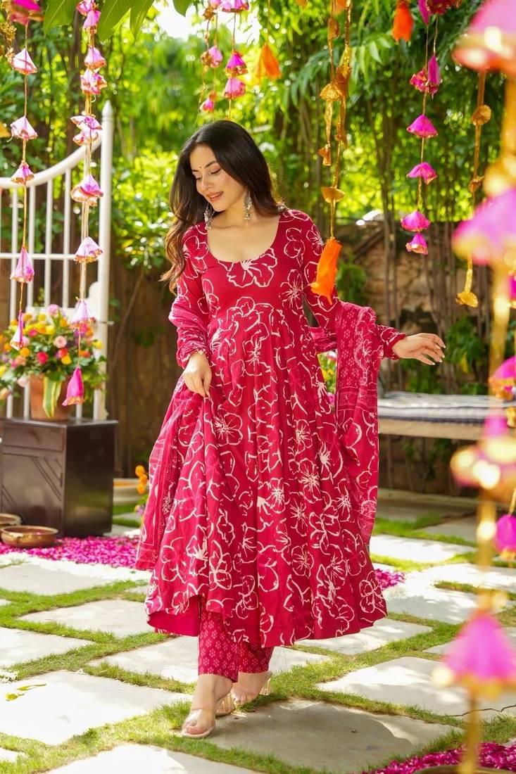 Festive wear rani pink printed pure muslin kurta palazzo set for women